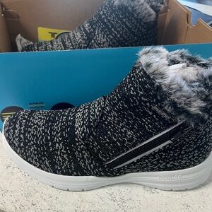 Cozy Knit Winter Ankle Boots with Faux Fur - Black